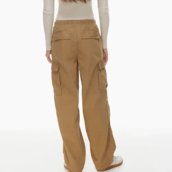 Aritzia TNA Squad Parachute Pant - Picture 3 of 7